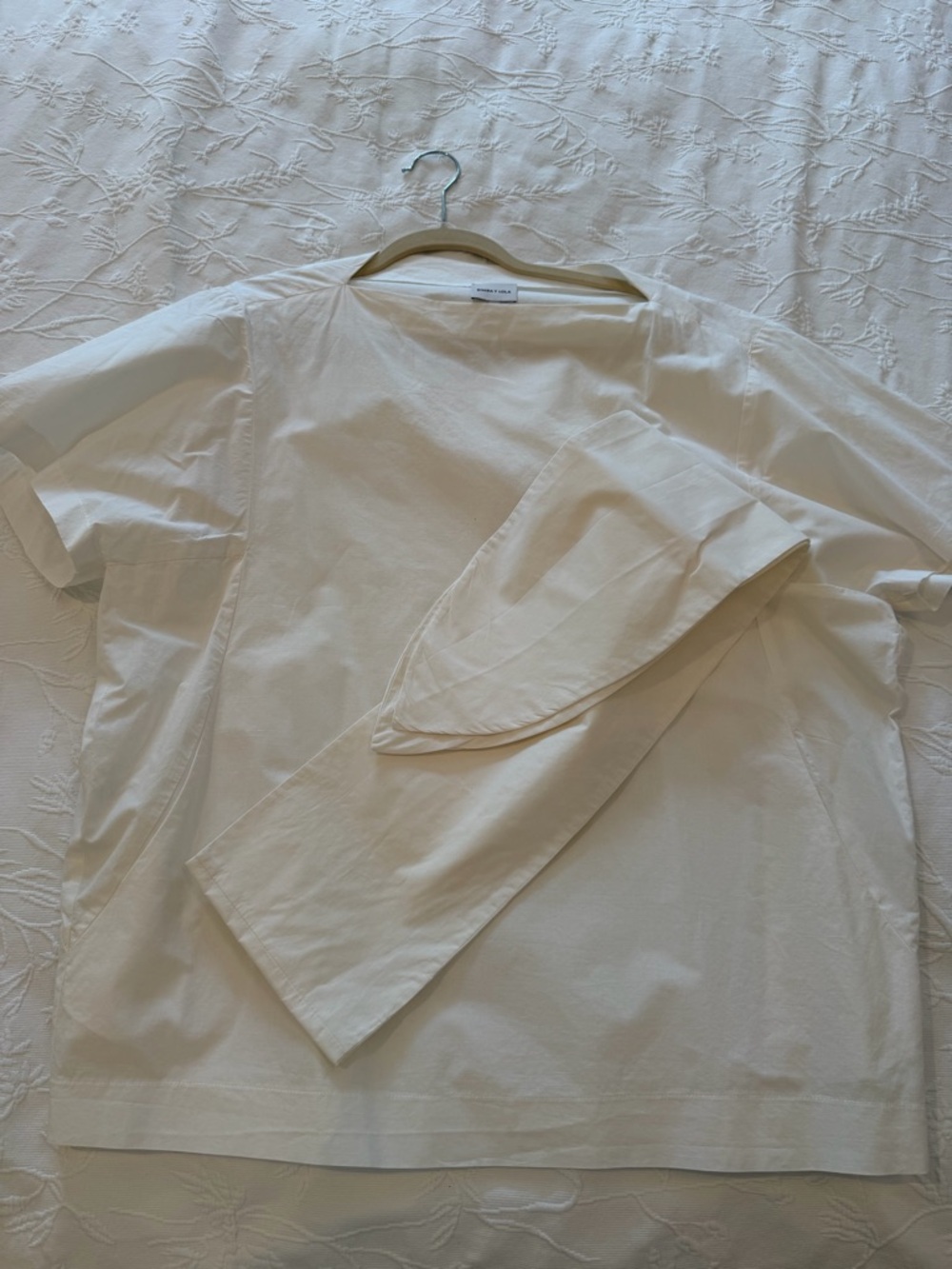 Minimalist White Short-Sleeve Cotton Blouse